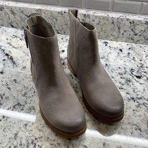 NIB SOREL EMELIE WATERPROOF BOOTIES!